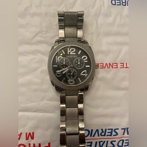 Unlisted men’s watch